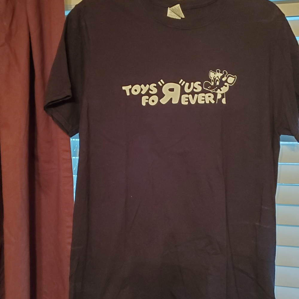 Authentic Toys "R" Us employee T-shirt Vintage